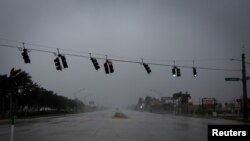 El huracán Ian azota la ciudad de Fort Myers, en la Florida, el 28 de septiembre de 2022. (Reuters/Marco Bello).