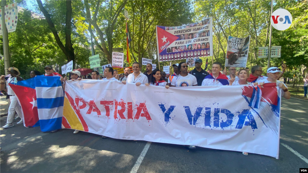 Cubanos en España conmemoraron el primer aniversario de las protestas del 11 de julio en Cuba. 