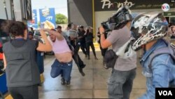 Imágenes de acoso policial a periodistas en Nicaragua. (VOA/Archivo).