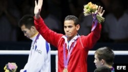 El cubano Robeisy Ramirez en el combate de boxeo categoría de peso mosca 52 kgs de los Juegos Olímpicos de Londres 2012, en Londres, Inglaterra.