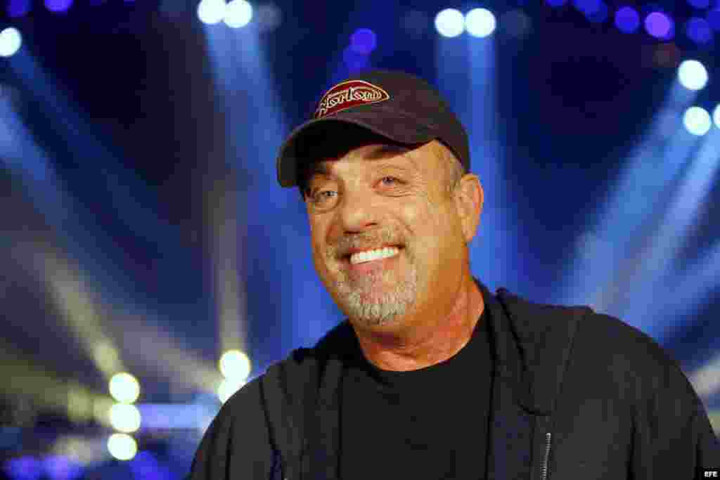 Billy Joel sonríe en el Rod Laver de Melbourne, Australia (2006).