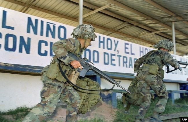 Soldados de EEUU el 23 de diciembre de 1989 en Santiago, Panamá.