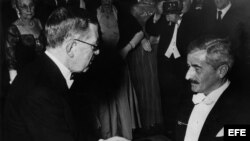 El rey Gustavo Adolfo VI, entrega el Premio Nobel de Literatura, 1949, al escritor norteamericano William Faulkner.