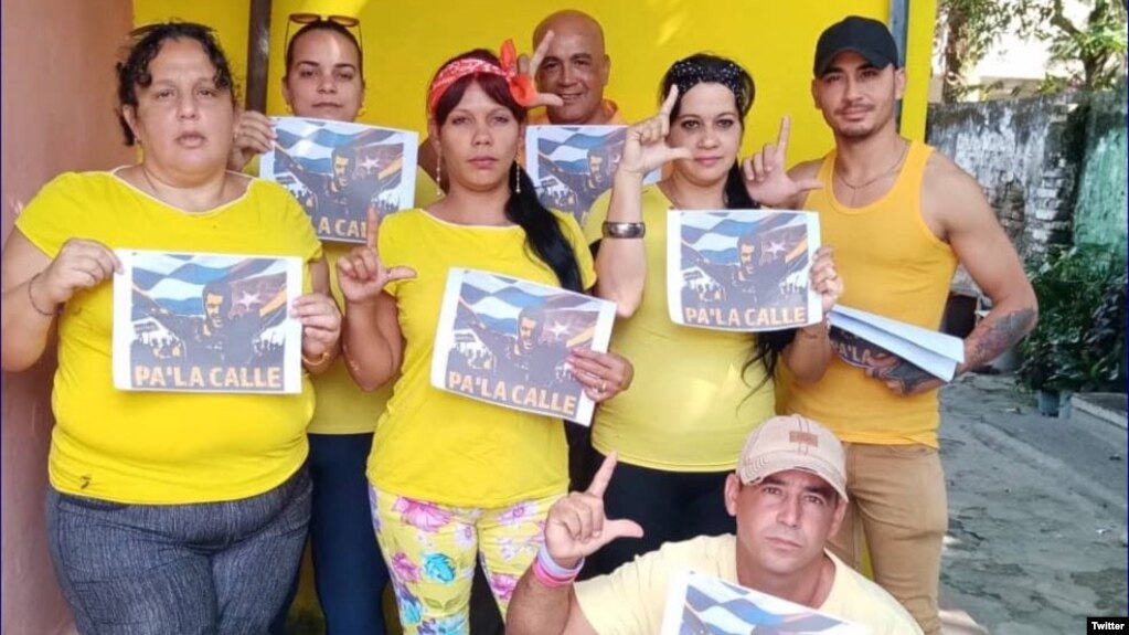 Activistas cubanos piden libertad de presos políticos en campaña "Pa’ la Calle".