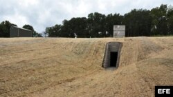 Entrada a la cueva artificial que la organización Nature Conservancy ha construido a 110 kilómetros de Nashville, la capital de Tennessee, para luchar contra una epidemia conocida como el "síndrome de la nariz blanca"