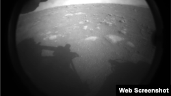 Primera imagen de Marte enviada por el Perseverance a su arribo.