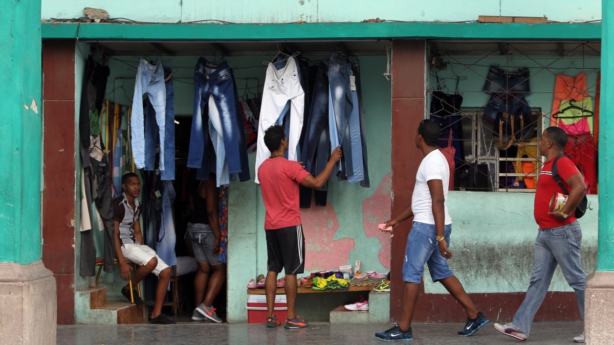 Cuba: crece la venta de ropa en el mercado negro, y con facilidades de pago