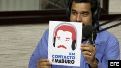 El presidente de Venezuela, Nicolás Maduro, participa en el inicio del programa de radio "En contacto con Maduro".