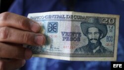 Pesos cubanos.