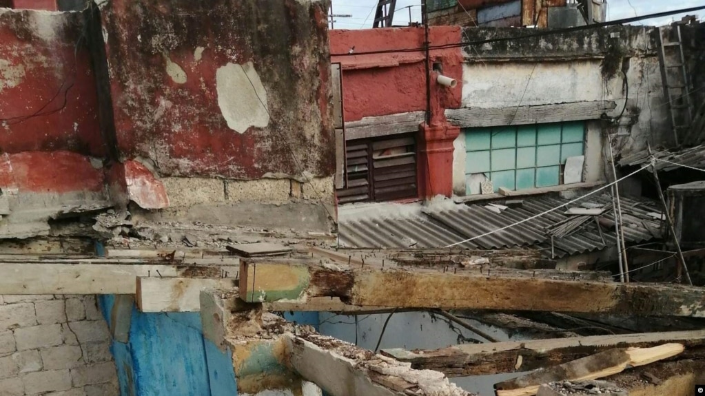 Un edificio en ruinas en La Habana Vieja, cerca del Hotel Armadores de Santander. (Archivo)