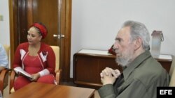 Piedad Córdoba junto al fallecido Fidel Castro, en La Habana. (Foto Archivo)
