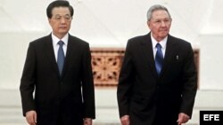 El presidente chino, Hu Jintao, con Raúl Castro durante su visita en julio pasado a Cuba.