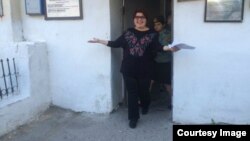 Jadija sale de la prisión en Bakú