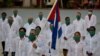 El grupo de médicos cubanos que viajó a Andorra. (Yamil Lage/AFP)