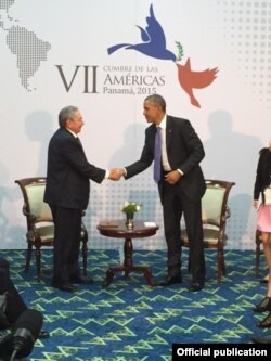 Reunión entre Obama y Raúl Castro en Panamá.