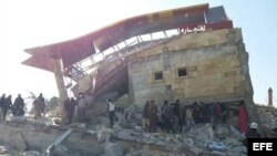 Fotografía facilitada por MSF muestra un hospital apoyado por la organización destruido durante un ataque aéreo en Idlib (Siria).