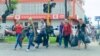Cubanos de compras en Guyana (Foto de Archivo/Guyana Chronicle).