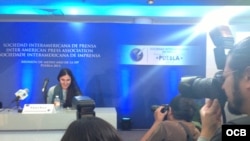 Yoani Sánchez en conferencia de prensa en Puebla