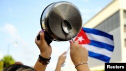 Foto Archivo. Un cacerolazo en Miami, el pasado 12 de julio, en solidaridad con las manifestaciones en Cuba. REUTERS/Maria Alejandra Cardona