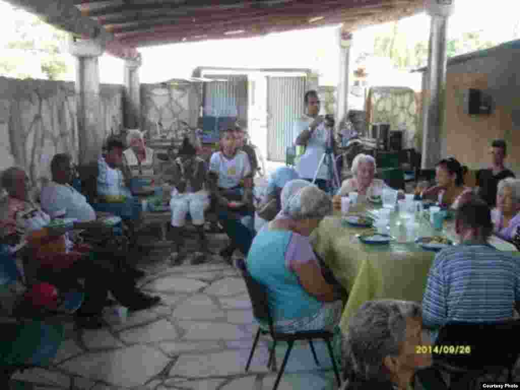 Beneficiados en Camagüey con Proyecto &quot;Amigos de la Rosa Blanca&quot;. 
