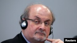 El autor Salman Rushdie, en una conferencia en Alemania. (REUTERS/Ralph Orlowski//File Photo).