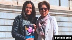 RosaMaría Payá, y su madre, Ofelia Acevedo, presentan en Madrid el liibro de su padre, "La noche no será eterna"