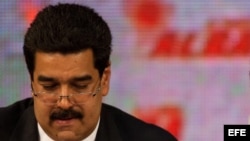 El presidente venezolano, Hugo Chávez junto al ministro de Relaciones Extreriores, Nicolás Maduro.