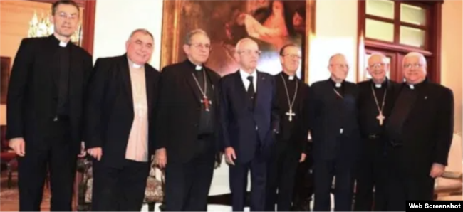 Obispos cubanos posan junto a Eusebio Leal. Foto Conferencia de Obispos Católicos de Cuba.