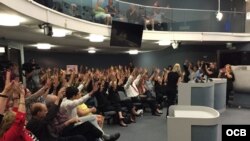 Residentes de Miami Beach debatieron el lunes sobre la posible apertura de un consulado cubano en esa ciudad.