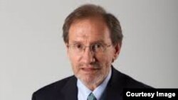 El académico Eduardo Gamarra de la Universidad Internacional de la Florida.