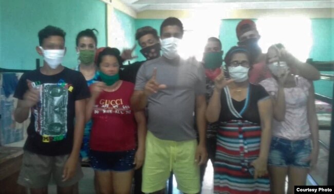 Sospechosos de coronavirus protestan en Holguín por deficiente atención médica. (Foto: Katerine Mojena/CubaNet)