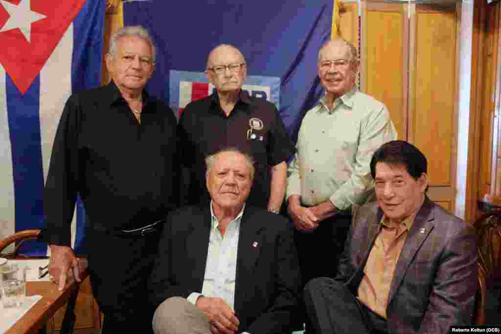 Miembros del Movimiento Recuperación Revolucionaria. En la foto de izq. a der. al fondo Rolando González, Jorge Gutiérrez, Pepe Merconchini, al frente de izq. a der. a derecha Fermin Amador Chamizo y Julián Acción.
