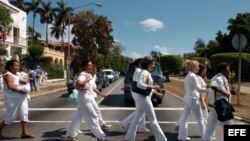 Damas de Blanco desfilan por Quinta Avenida