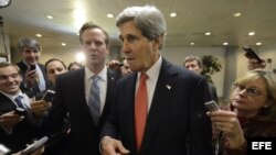John Kerry responde a la prensa