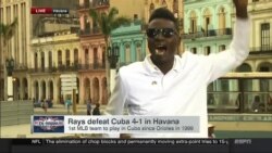 Opositor cubano protesta frente a las cámaras de ESPN