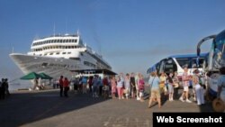 Terminal de cruceros en el puerto de Santiago de Cuba.