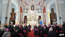 Misa en el Santuario de la Virgen de la Caridad del Cobre, en Santiago de Cuba. (Archivo)