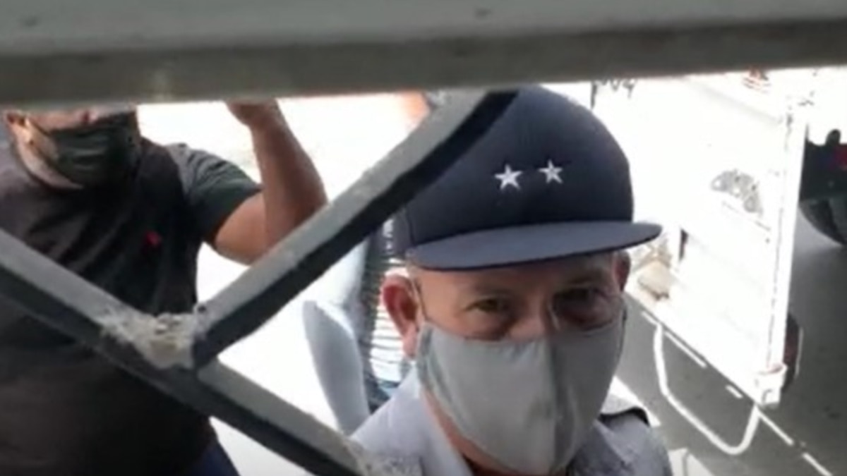 Trasladan a cárceles a participantes de protestas del 11 de julio - Vimarsana News