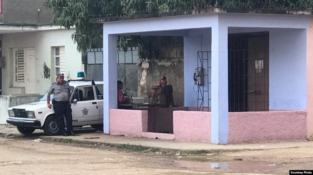 La casa del sindicalista Iván Hernández Carrillo ha estado bajo vigilancia policial por una semana. (Foto cortesia del opositor)