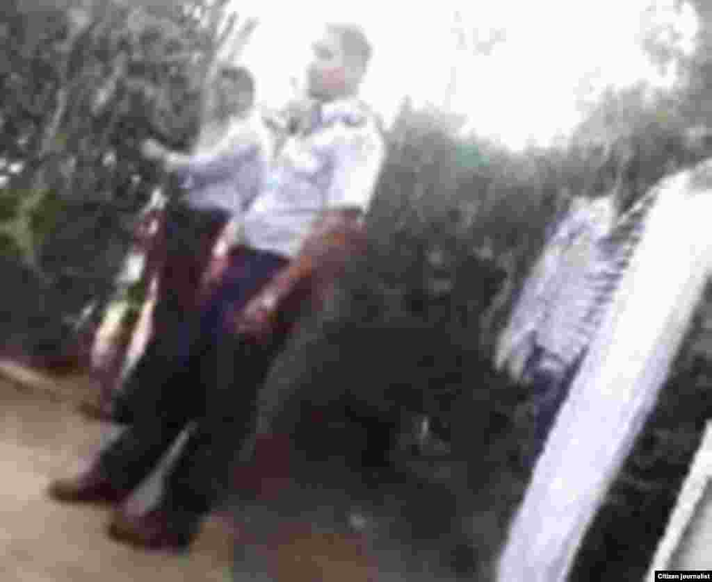 Reporta Cuba Policía en casa de ciudadana en Bayamo Foto Roberto Rodriguez