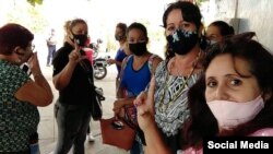 Familiares de los manifestantes del 11-J que enfrentan juicio este lunes, en Guanajay. (Foto: Facebook)