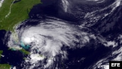 Huracan Sandy al este del estado de la Florida, la tormenta está pronosticada para seguir al norte.
