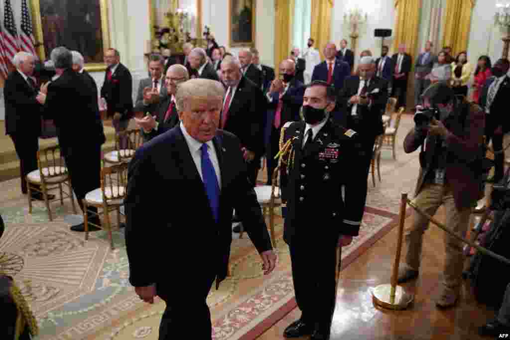 Trump tras su encuentro con los Veteranos de Bahía de Cochinos. MANDEL NGAN / AFP