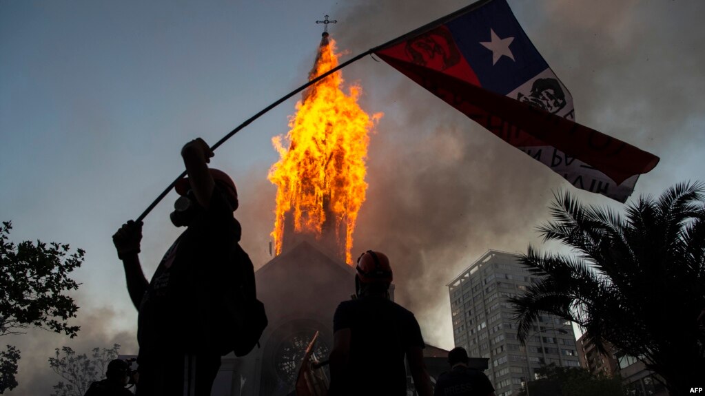 Iglesia de la Asunción quemada en Chile