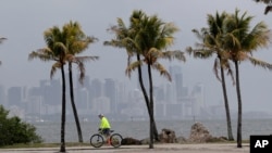 Lluvias intensas en Sur de Florida. (AP Photo/Lynne Sladky)