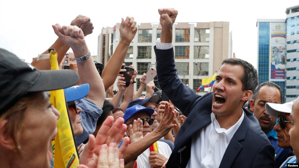 Juan Guaidó juramentó como Presidente encargado de Venezuela.