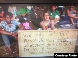 Cubanos en huelga de hambre en campamento de SENAFRONT en Panamá.
