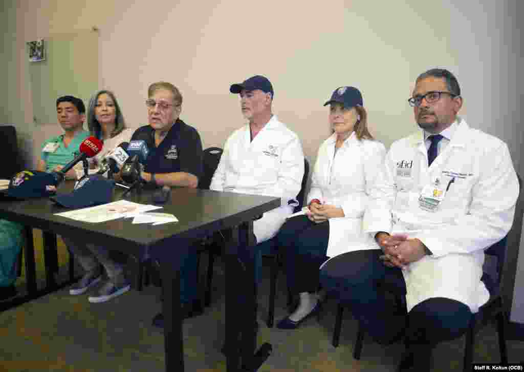 De izq. a der., el Dr. Luis de la Cruz, y Lesly Simon, del equipo de logística, Ernesto Ackerman, líder comunitario venezolano, el Dr. Rafael Gottenger, la Dra. Marina Vargas, y el Dr. Gilberto Torres.