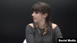 Natalie Southwick, coordinadora regional del CPJ, en una intervención en el programa Libre Expresión, Telesucesos, Ecuador, 2018. YouTube.