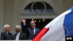 Hollande visita Cuba